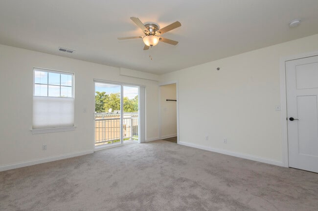 Building Photo - 204 Grand Ave