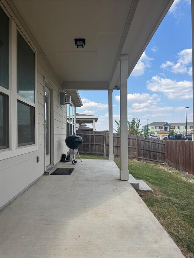 Building Photo - 15813 Windroot St