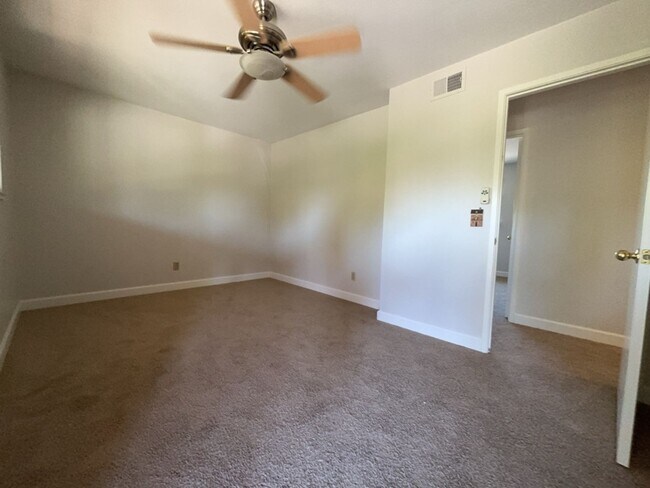 Building Photo - Beautiful West Davis home available in June