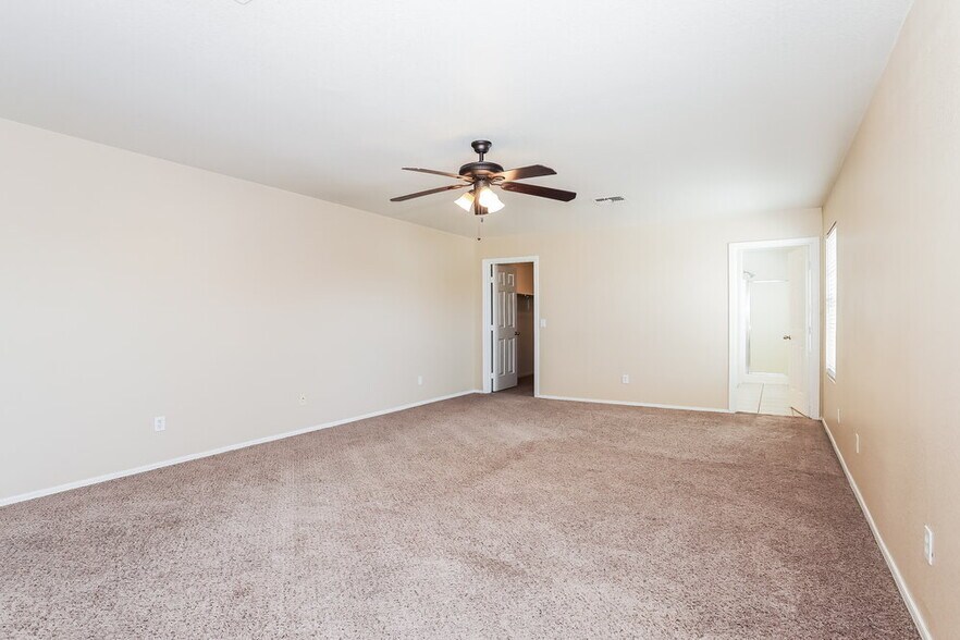 Building Photo - 2714 S Sailors Way