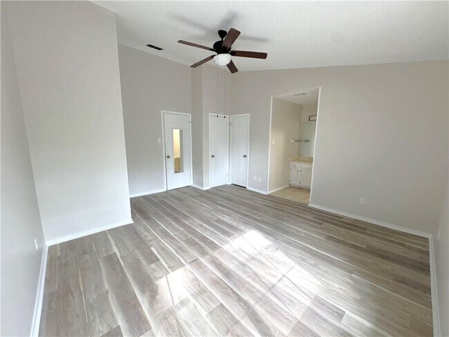 Building Photo - 5900 Grelot Rd