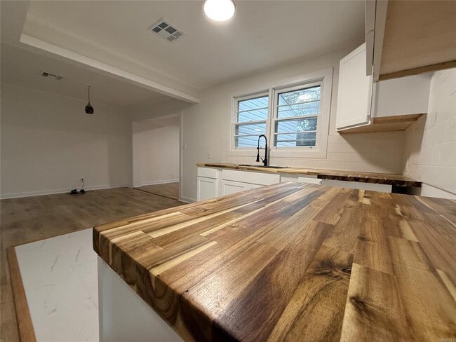 Building Photo - 308 Nottingham Rd