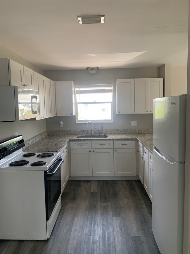 Building Photo - 207 State Rd 207