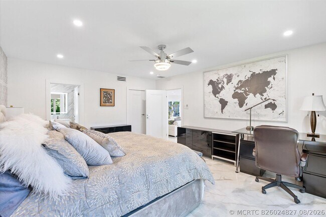 Building Photo - 207 Royal Palm Dr