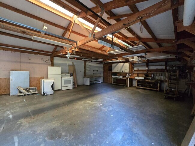 Building Photo - 13 Wactor St