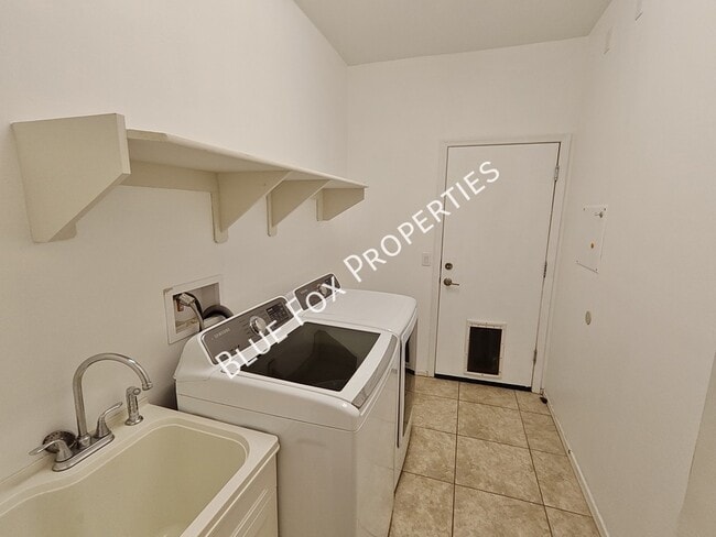 Building Photo - 34185 S Presidio Pl