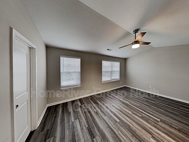 Building Photo - 3028 Desmond Woods Dr