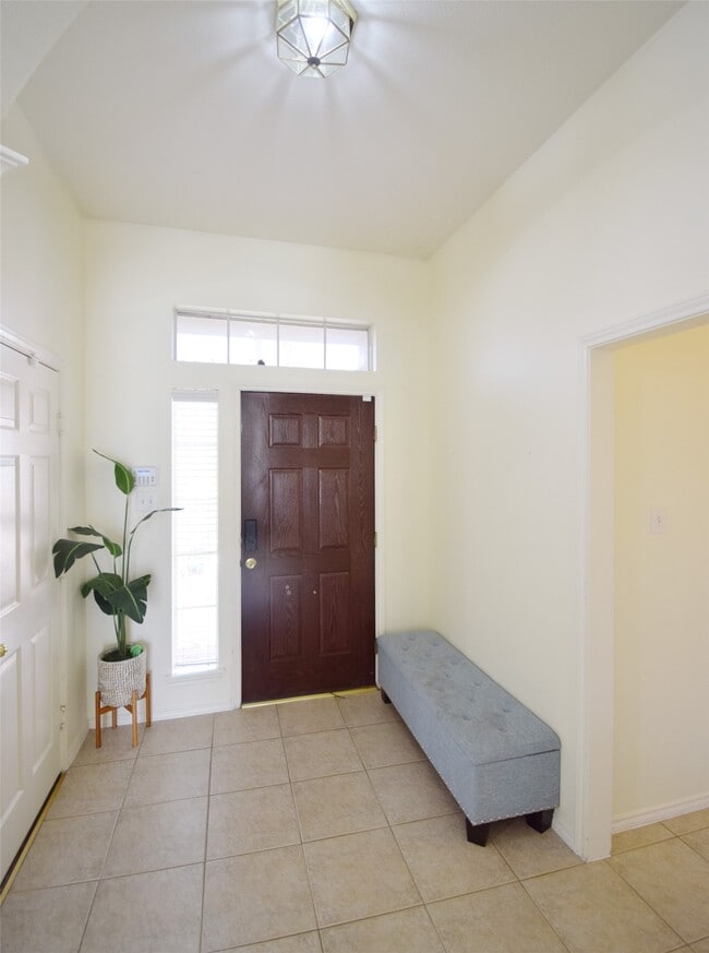 Building Photo - 3219 Summerland Dr