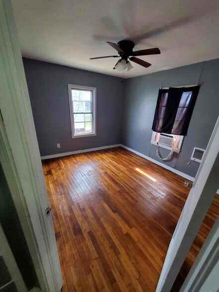 Building Photo - 1606 NW Floyd Ave