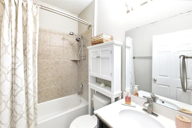 Building Photo - 145 Sundown Ave