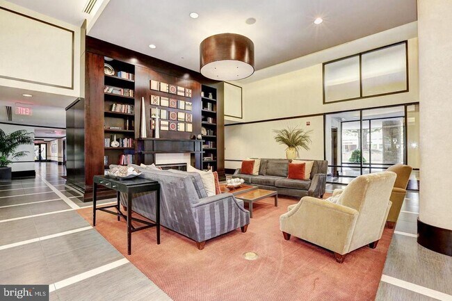 Building Photo - 4500 S Four Mile Run Dr