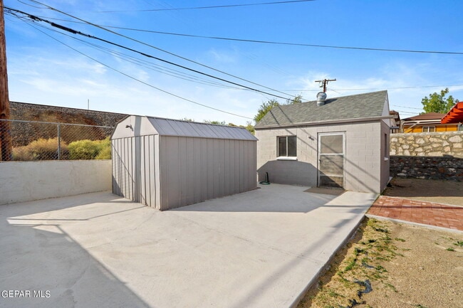 Building Photo - 2105 Happer St