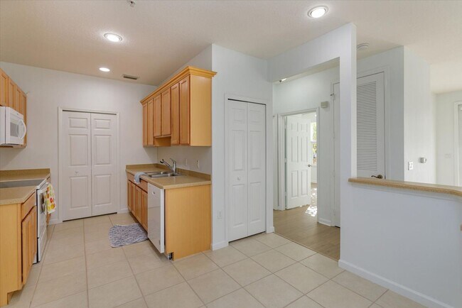 Building Photo - Baldwin Park 2/2 Condo, *Ground Floor* Attached Garage with Enders Park Views! Available June 2026