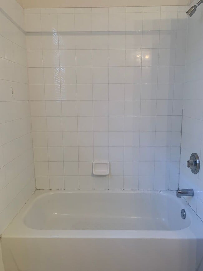Building Photo - "Move In Special" $250 OFF First Month's Rent - Lovely 3 Bedroom 2 Bath Condo