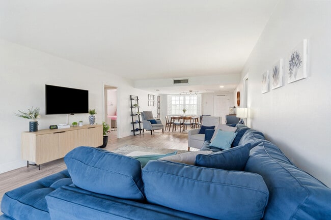 Building Photo - 3900 Oaks Clubhouse Dr