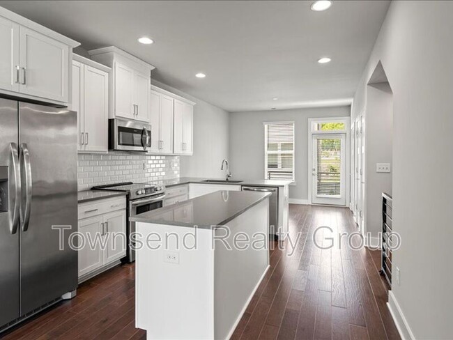 Building Photo - 2122 Bryant Park Dr