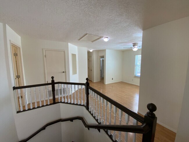 Building Photo - 3 Bedroom Home Available Near Golf Course ...