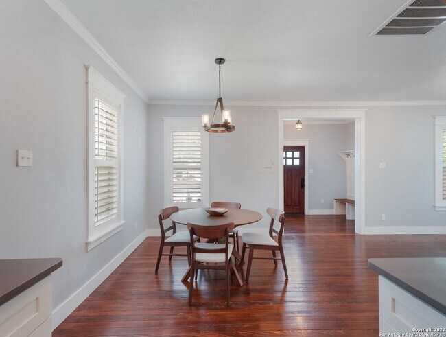 Building Photo - Adorable home 2/2 In Mancke Park