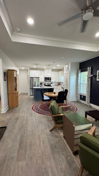 Building Photo - Gorgeous 3/2 House Corner Lot in Downtown Bryan w/ July Move In!