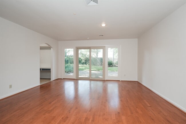 Building Photo - 9622 Highmeadow Dr
