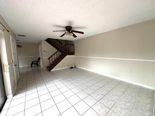 Building Photo - 1006 10th Ln