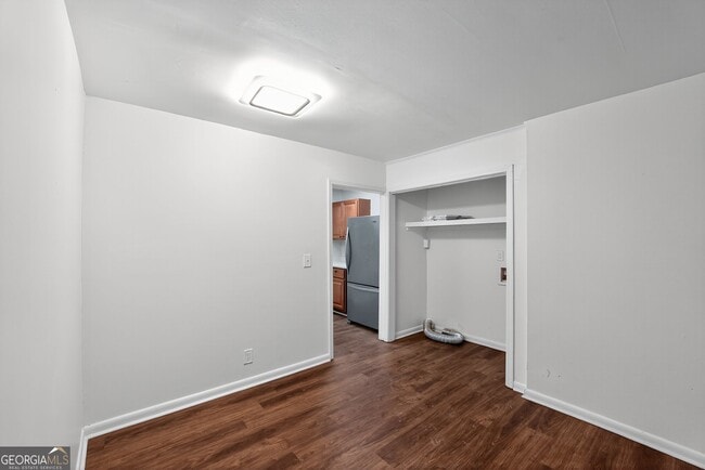 Building Photo - 2516 Peachwood Cir NE