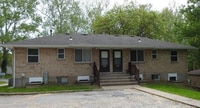 Building Photo - Cozy 2 bedroom and 1 bath apartment off 48th St to Gateway Ave off I-69 in Riverside, MO
