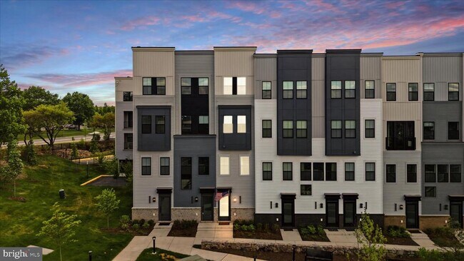 Building Photo - 14435 Gln Mnr Dr