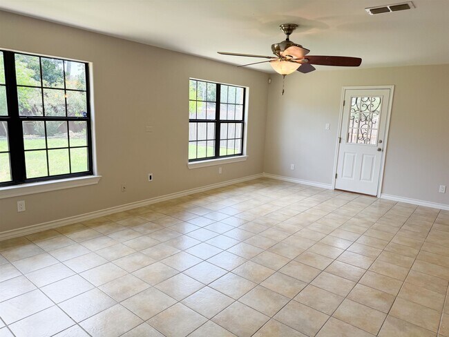 Building Photo - 1513 Sweden Ln