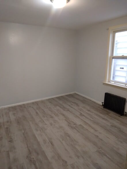 Building Photo - 349 Walnut St