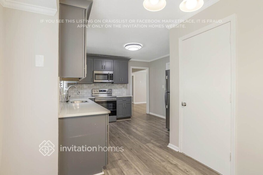 Building Photo - 2865 Castle Dr SW