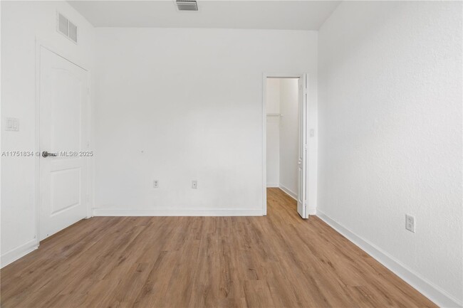 Building Photo - 10940 NW 87th Ln