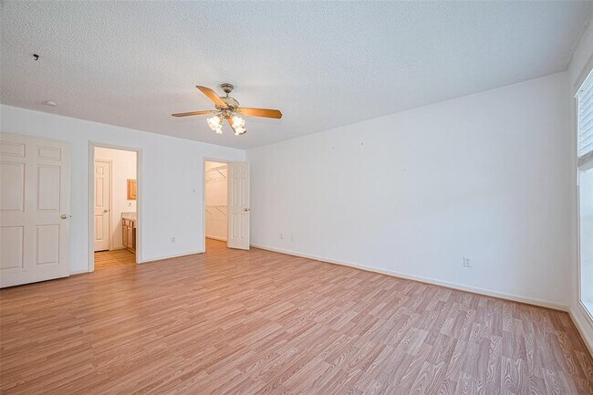Building Photo - 1311 Antoine Dr