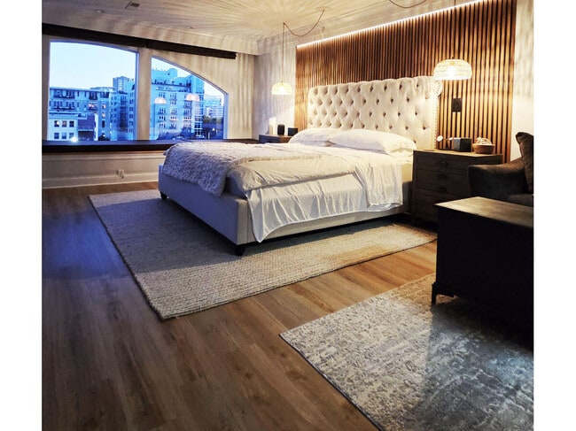 Building Photo - 1515 N Van Buren St