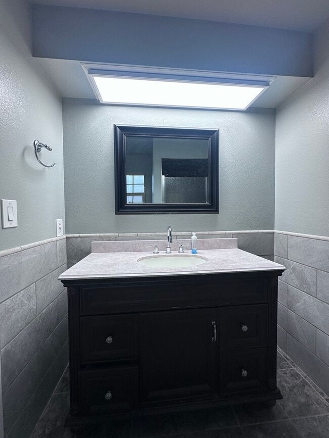 Building Photo - Spacious Condo coming soon!