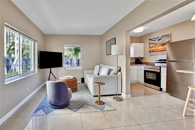 Building Photo - 1104 NE 16th Ave