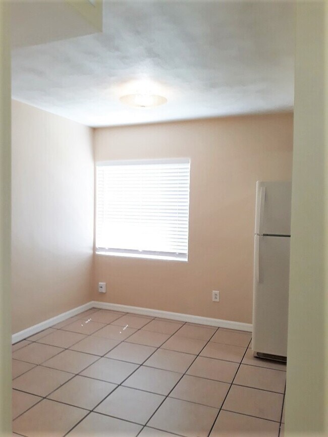 Building Photo - 3/1 With Garage In Audubon Park!