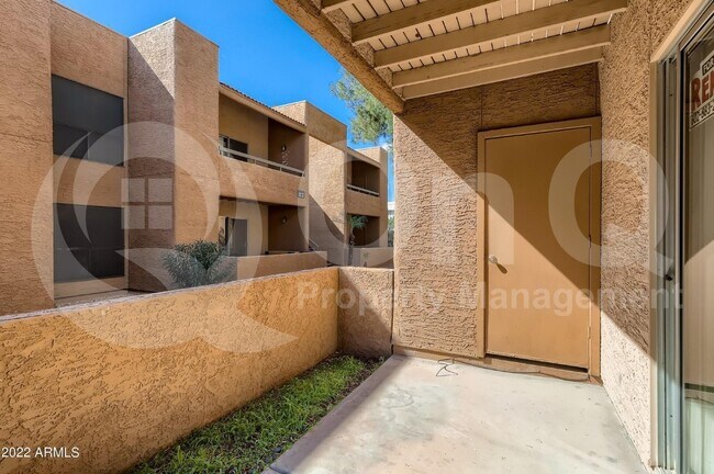 Building Photo - 2625 E Indian School Rd