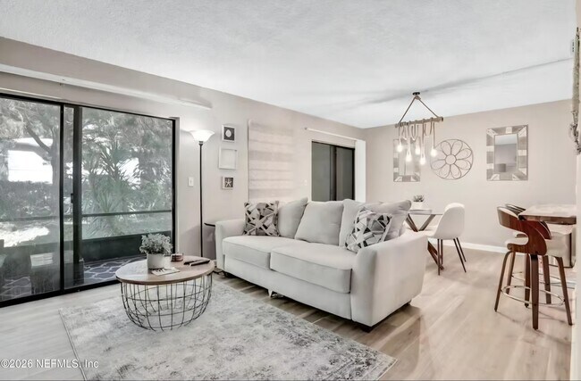 Building Photo - 9 Tarragona Ct