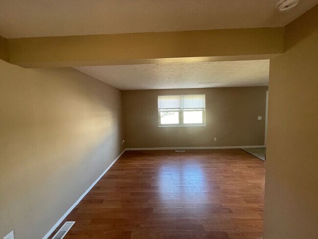 Building Photo - 5683 Crestview Dr