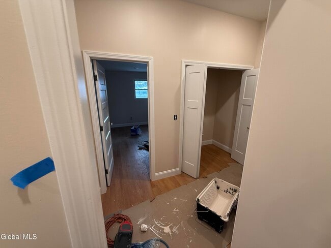 Building Photo - 253 6th Ave