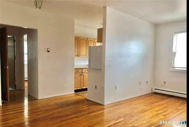 Building Photo - 324 Strawberry Hill Ave