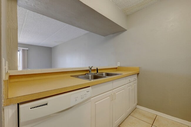 Building Photo - Ocean View From Balcony