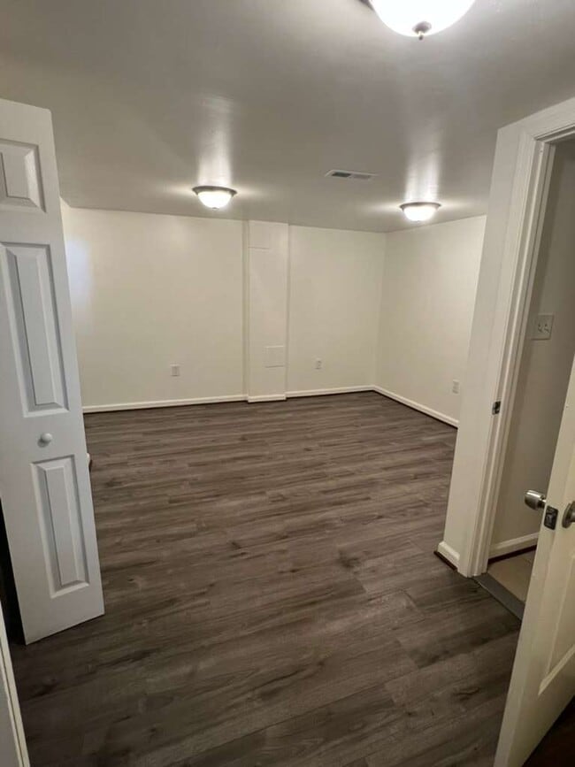 Building Photo - 8202 Tomlinson Ct