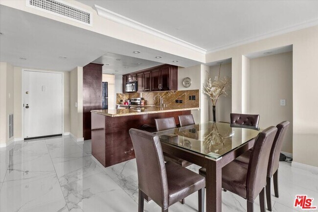 Building Photo - 4267 Marina City Dr