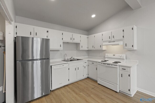 Building Photo - 3704 Squaw Valley Dr SW