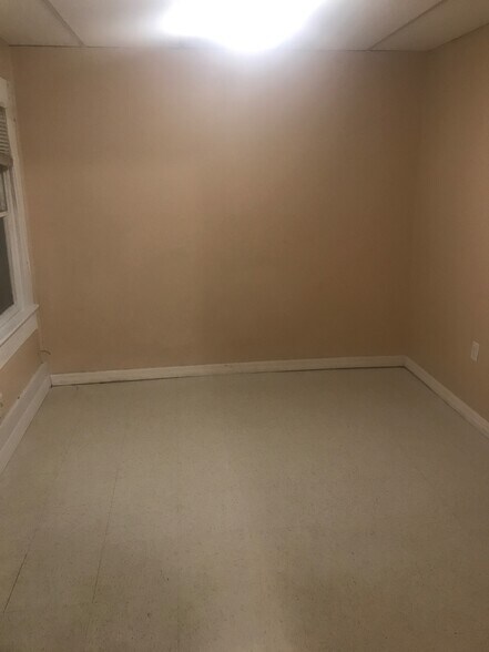 Building Photo - 22 2nd St SW