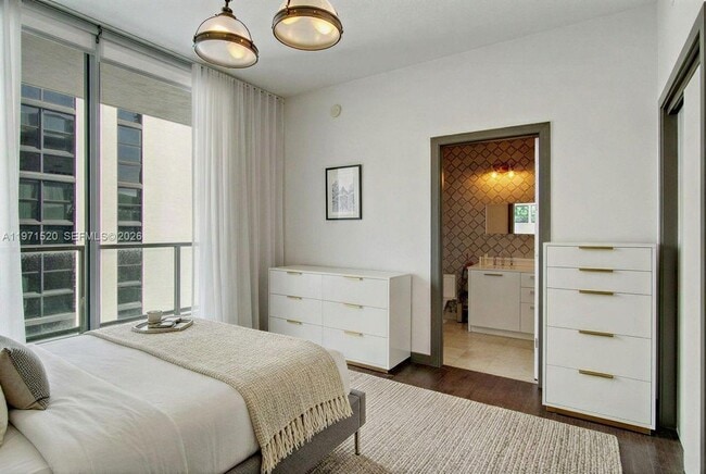 Building Photo - 1050 Brickell Ave