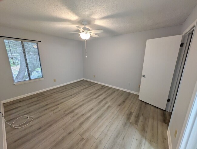 Building Photo - 3550 Sable Palm Ln