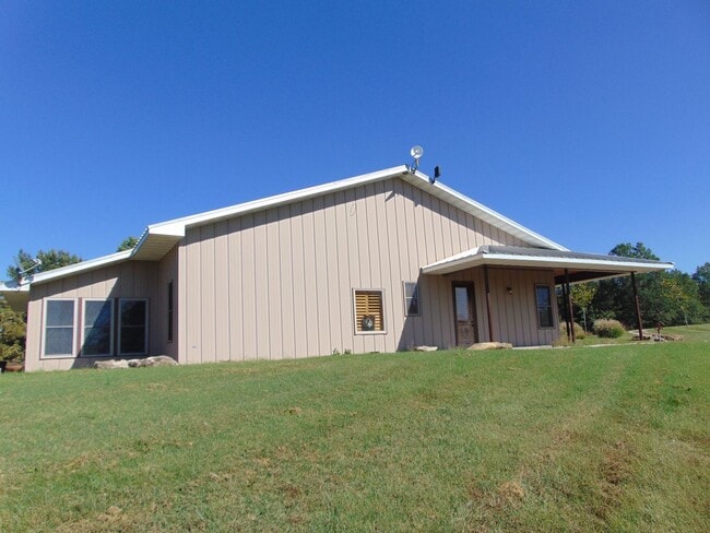 Building Photo - Majestic 3 Bed Mid MO Ranch!